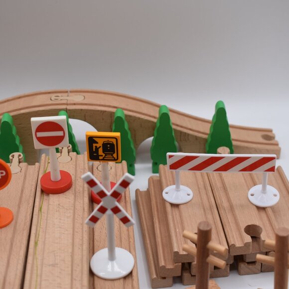 Lot of over 60TRACK LOT Curves Ramps Straights Ascending Wooden Railway… - Picture 5 of 11